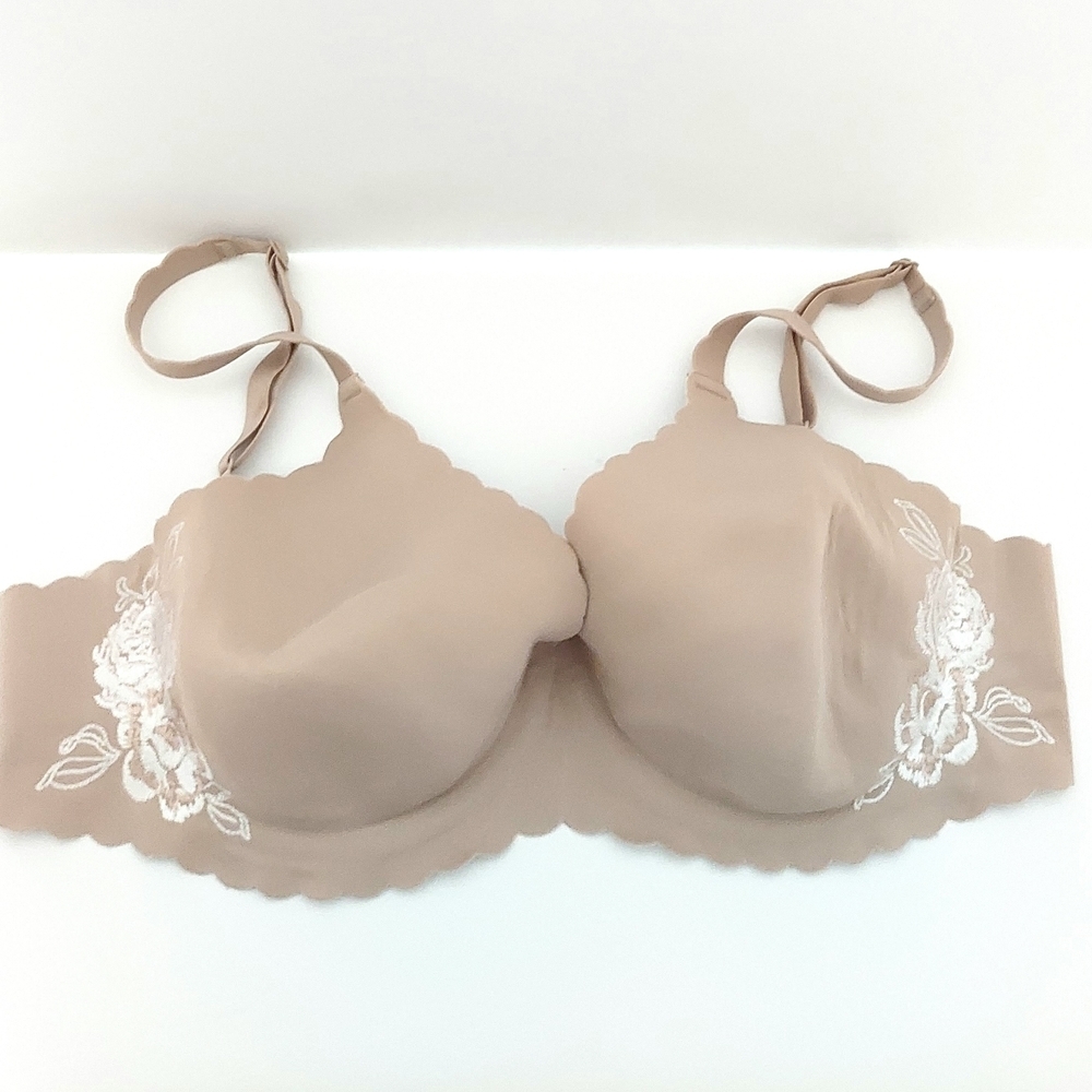 Victoria's Secret Secret Embrace Scalloped Edge Nude Bra with Embroidered Floral